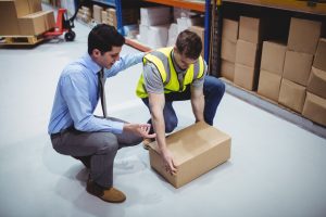 EMPLOYER SHOWING WORKER HOW TO COMPLETE MANUAL HANDLING TASK CORRECTLY